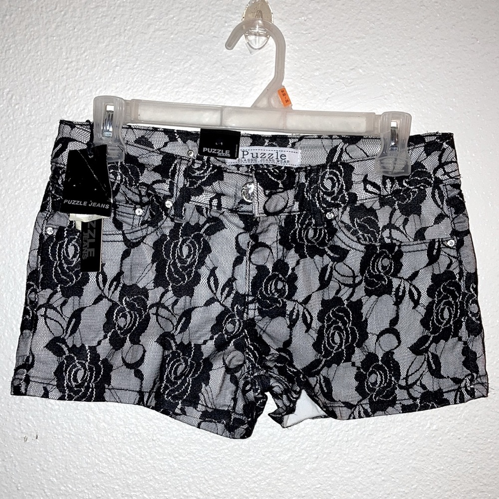 Black Roses Lace Print shorts